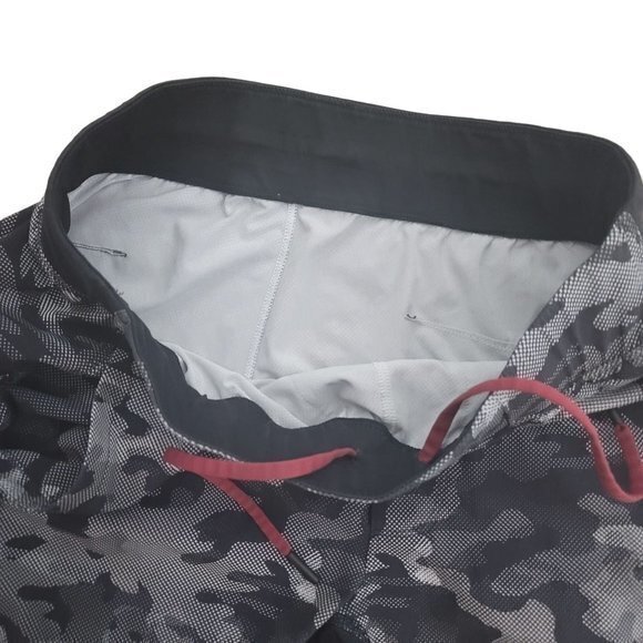 Lululemon Mens Size Small Black Camo Shorts - Picture 4 of 8